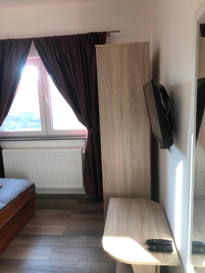 Dezmir Pensiunea Giulia Home מראה חיצוני תמונה