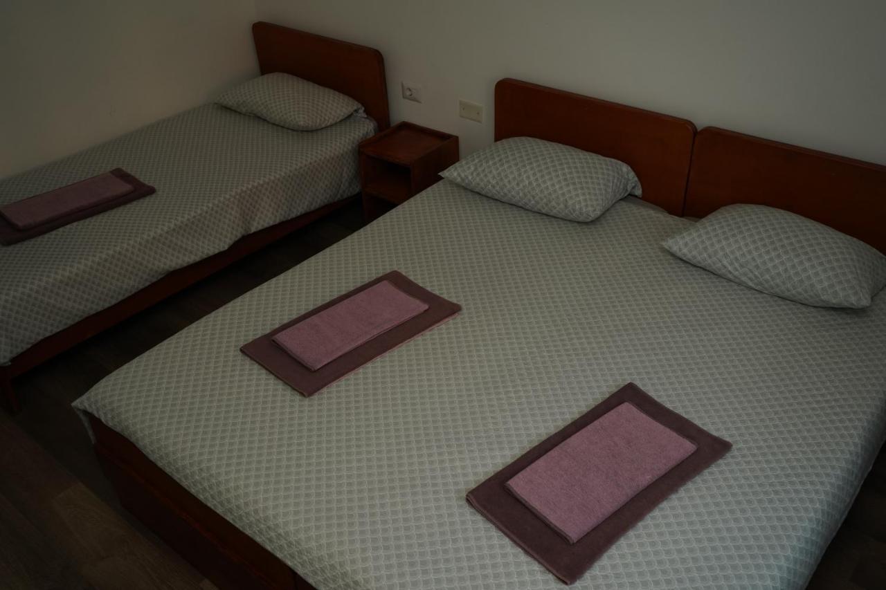 Dezmir Pensiunea Giulia Home מראה חיצוני תמונה