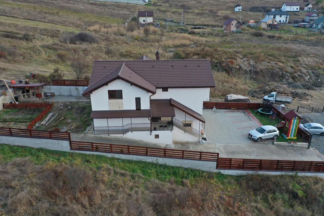 Dezmir Pensiunea Giulia Home מראה חיצוני תמונה